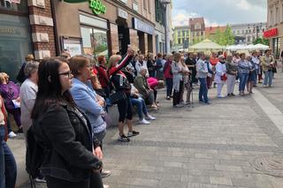 Protest „Ani Jednej Więcej!” w Rybniku. Protestowano przed biurem PiS [ZDJĘCIA]