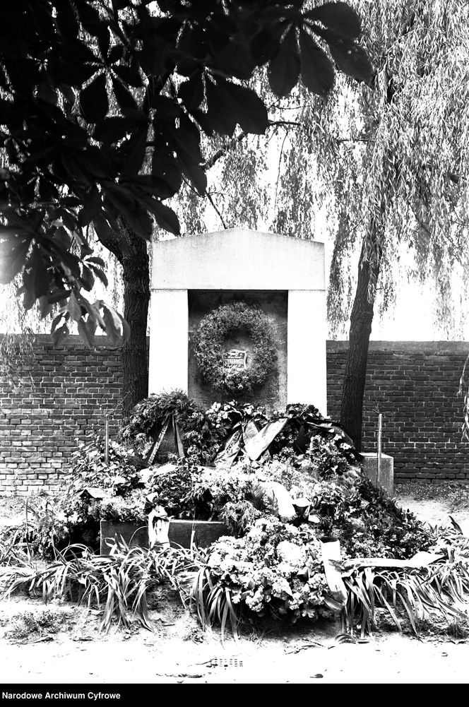 Dzień Wszystkich Świętych w Krakowie w latach 1925-1935