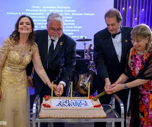 Tradycyjny polonez i pyszny tort w polskim muzeum. Piękny jubileuszowy bal w Chicago