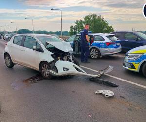 Roztrzaskane auta, kierowca w kajdankach. Co się stało na moście Gdańskim?