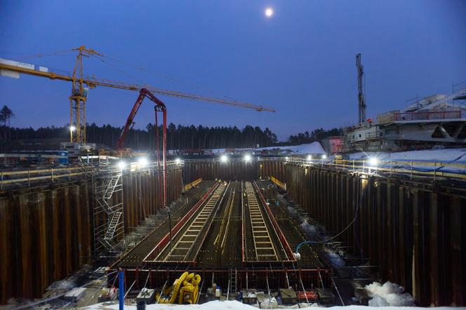 Betonowanie śluzy na przekopie Mierzei Wiślanej. Prace odbywały się nocą