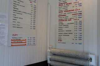 W Zabrzu jest bar rodem z filmów Barei. Sztućce na łańcuchu, a jedzenie przepyszne