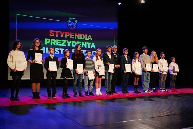 Stypendia Prezydenta Miasta Siedlce wręczone. Zobacz zdjęcia