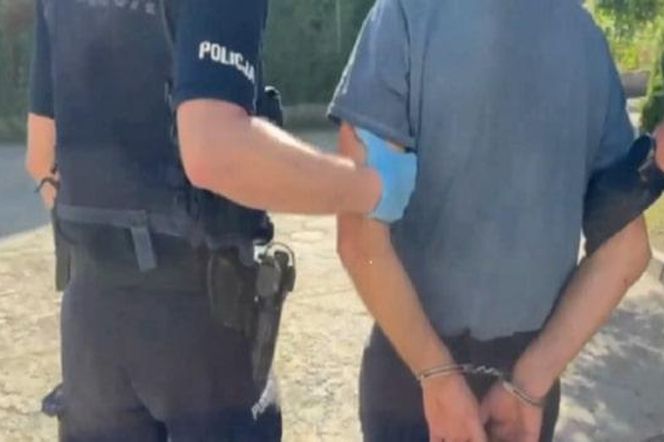 Zdenerwował się i zdemolował witrynę sklepową w Żyrardowie! Grozi mu deportacja