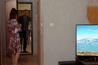 Pierwsza miłość odc. 4031. Lilka (Sylwia Sokołowska), Janek (Maciej Mikołajczyk), ich córka Pola