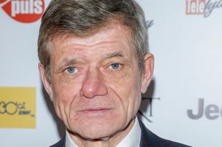 Tak dziś żyje Henryk Gołębiewski. Jego mieszkanie jest bardzo skromne i małe [ZDJĘCIA]