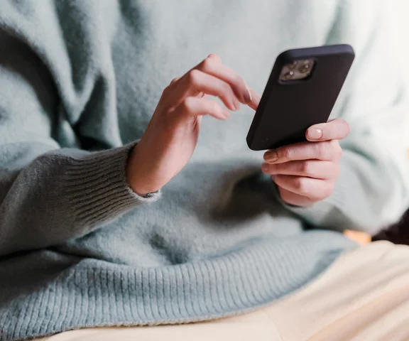 Oszuści przeprowadzają szturm. Używają prawdziwych imion i nazwisk pracowników