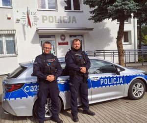 Kobieta przeżyła, bo trafiła na tych dwóch policjantów