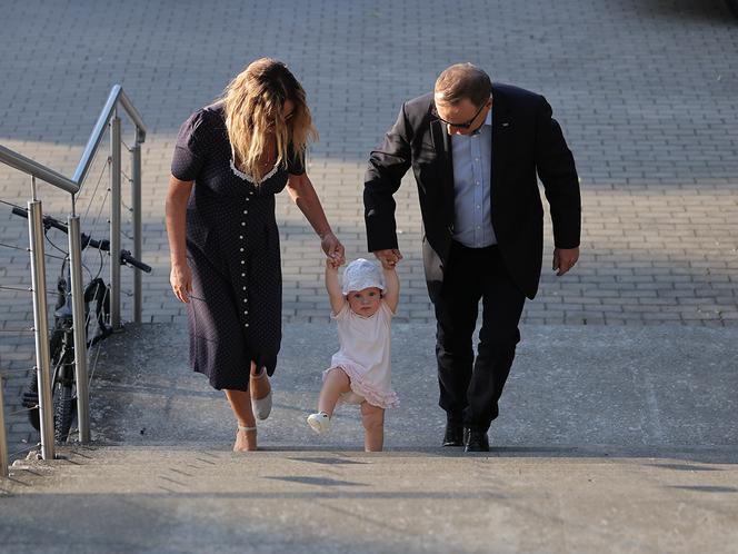 Córka Kurskich w Polu postawiła pierwsze kroki. Tata pęka z dumy
