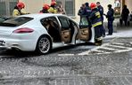 Porsche Panamera w ogniu! Pożar luksusowego auta w centrum Warszawy