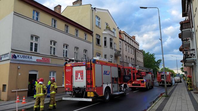 20 mieszkańców ewakuowanych, dwa mieszkania zniszczone [ZDJĘCIA]