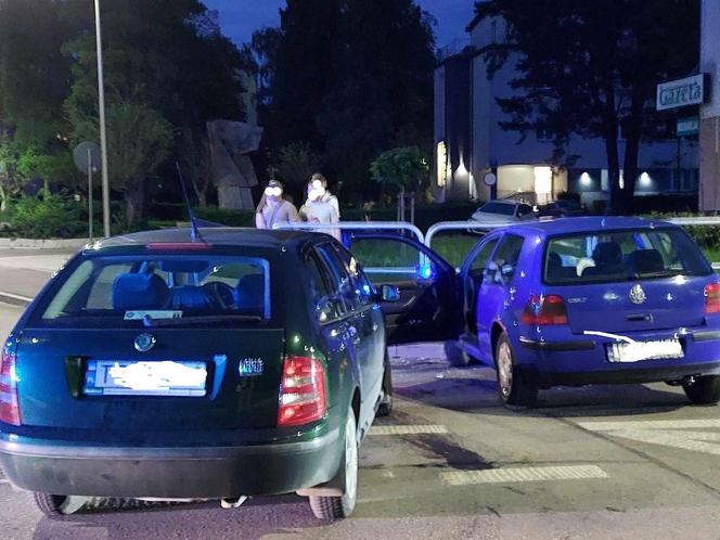 Wypadek na Konstytucji w Starachowicach. Zderzył się Volkswagen i Skoda