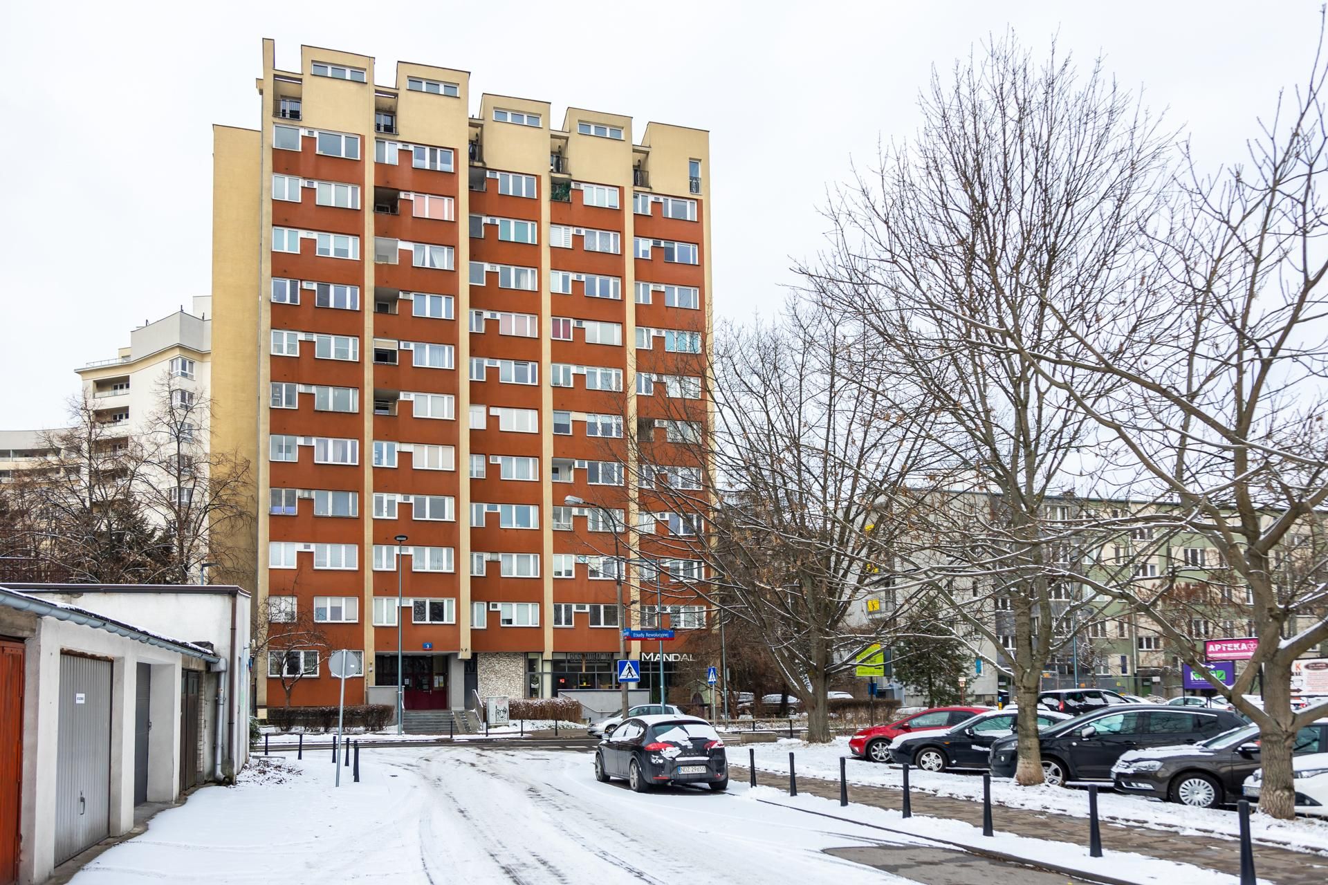 "Dom samotnych" na Etiudy Rewolucyjnej 9 w Warszawie