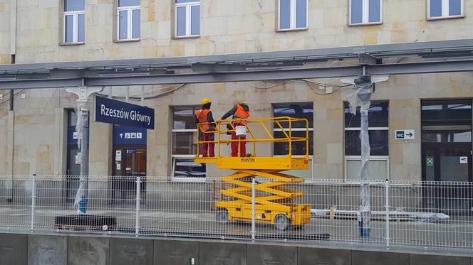 Dworzec Rzeszów Główny na półmetku prac. Jak teraz wygląda? [ZDJĘCIA]