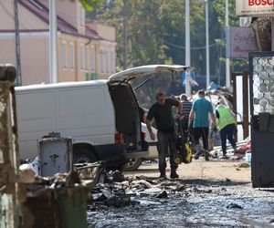 Sprzątają kolejny dzień po powodzi. Europoseł z Kłodzka daje rady władzom miasta!