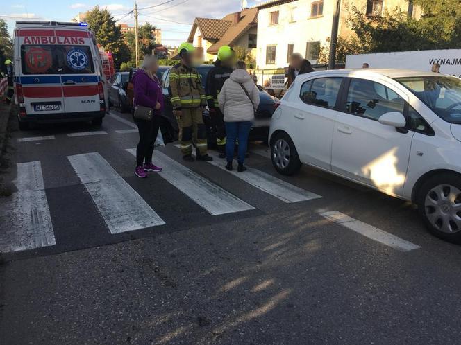 Piastów. Pijany kierowca skasował cztery samochody! Mężczyzna został zabrany do szpitala na badania