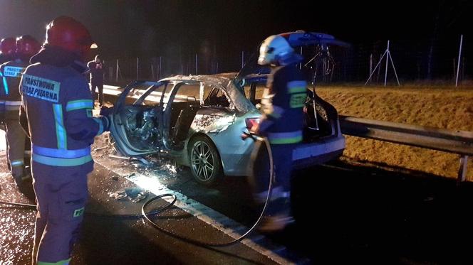 Region: Kolejny dzień, kolejny pożar samochodu osobowego. Tym razem na krajowej S 7 [ZDJĘCIA]