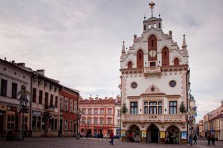 Ile zarabia urzędnik państwowy? Ile wynosi jego wynagrodzenie? 