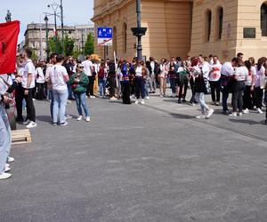 Pochód Juwenaliowy Łódzkich Uczelni. Studenci przejęli Łódź! [ZDJĘCIA]