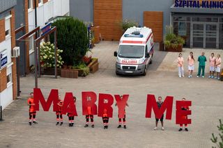 Na sygnale odc. 626. Oświadczyny Wandy - napis Marry me