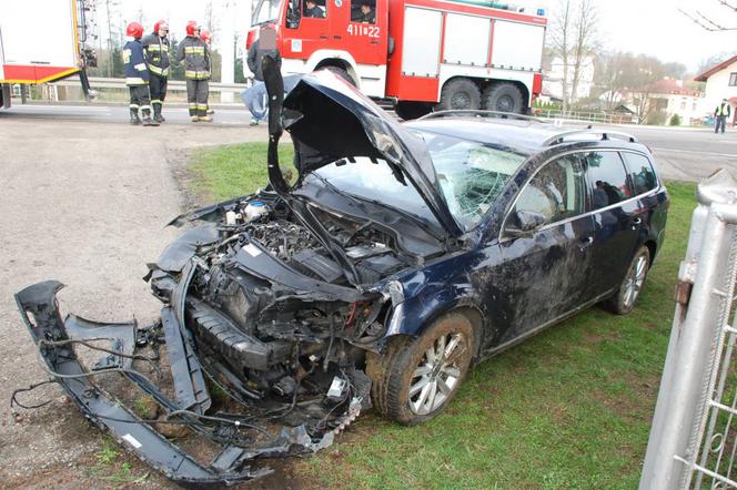 Podkarpacie: Chciał uniknąć zderzenia z psem - wjechał do rzeki