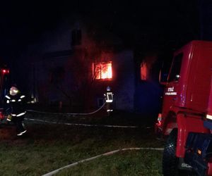 Pożar domu w Iwkowej. Dwie osoby są poszkodowane