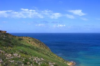 Malta. W tym mieście notuje sie ponad 300 słonecznych dni rocznie. Z lotniska w Rzeszowie  dolecisz tam w niecałe 3 godziny