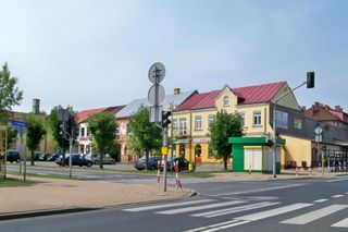 3. Powiat zwoleński - mediana wynagrodzeń miesięcznych brutto (marzec 2025): 6166,03 zł