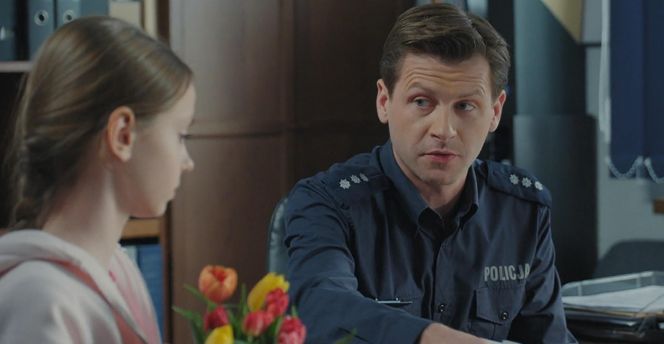 M jak miłość odc. 1886. Hania (Wiktoria Basik), Adam Karski (Patryk Szwichtenberg)