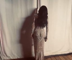 Justyna Steczkowska niczym papież! Gwiazda wyciąga rękę do fanów ze swojego jusiamobile