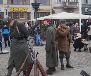 Bydgoszczanie uroczyście świętowali 11 listopada! Tak było na Starym Rynku