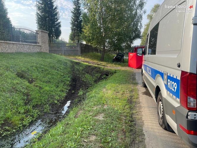 Śmiertelny wypadek w Częstochowie. Samochód wypadł z drogi i uderzył w drzewo