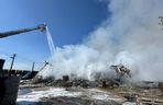 Pożar hali przemysłowej hurtowni zniczy przy ulicy Dojazd w Tarnowie