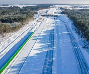 Autostrada A2 do Siedlec z lotu ptaka w ziomowej scenerii 