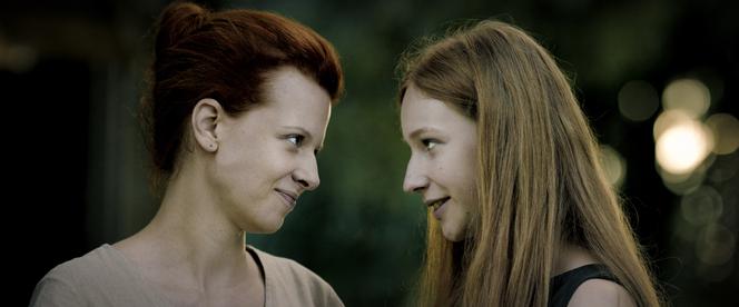 Kadry z filmu "Żużel" Doroty Kędzierzawskiej
