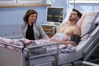 Pierwsza miłość, odcinek 3774: Kacper (Damian Kulec), Barbara (Ewa Florczak) - babcia Kacpra	