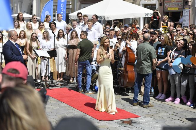 Wielka chwila Dody! Odsłoniła swoją gwiazdę w Opolu. „To spełnienie marzenia”