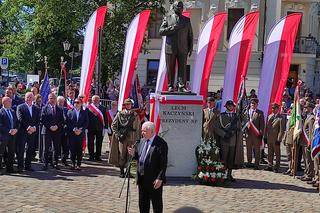 Dużo emocji podczas odsłonięcia pomnika ś.p. Lecha Kaczyńskiego przed Dworcem PKP w Tarnowie