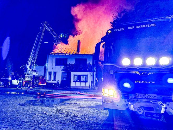 Stali i przyglądali się jak płonie ich dom. Padli ofiarą bezdusznego systemu. Wszystko przez absurdalne przepisy