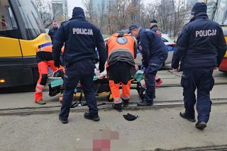 Pieszy wpadł pod tramwaj! Dramatyczny wypadek w centrum