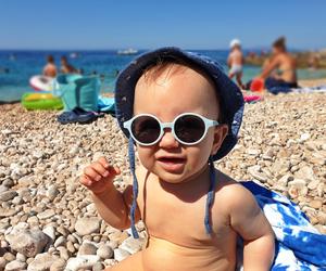 Te akcesoria plażowe musisz zabrać, jadąc do Chorwacji. Są najlepsze na kamieniste plaże 