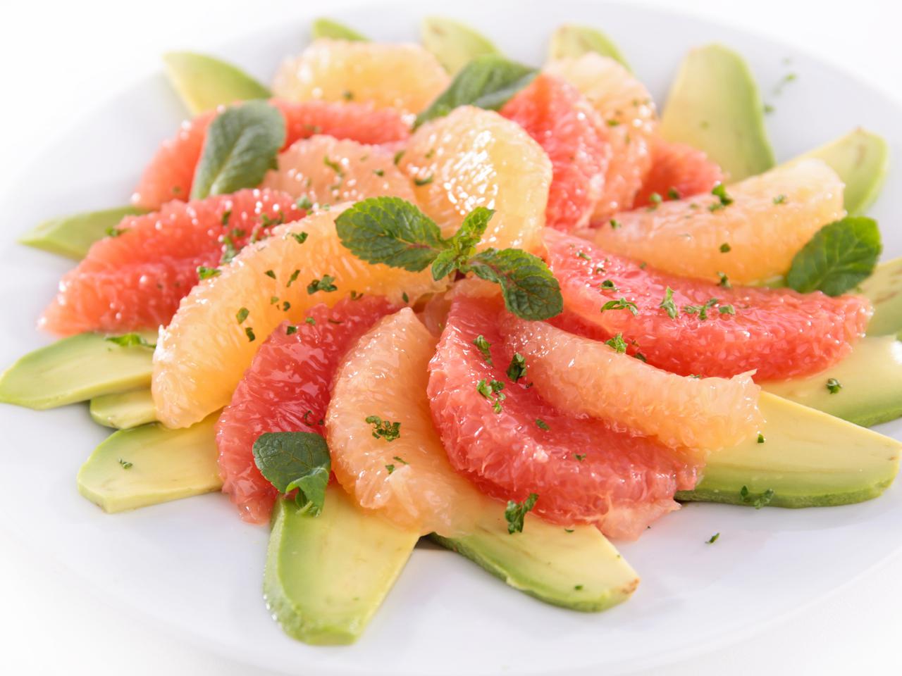 Sałatka owocowa z grejpfrutem - sałatka na wzmocnienie