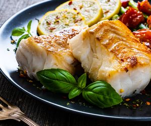 Pieczony dorsz marynowany w miodzie: łatwy przepis na soczystą polędwicę z dorsza