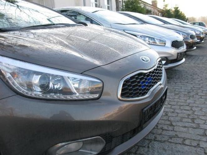 Nieoznakowane radiowozy Kia Cee'd dla policji