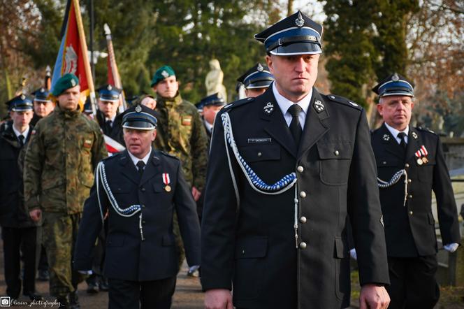 Tłumy na pogrzebie Pawła. Dziennikarz i druh OSP spoczął na cmentarzu we Włocławku