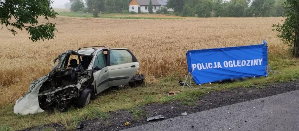 Wyprzedzał na trzeciego, przez niego dwie osoby nie żyją. Choć uciekł z miejsca tragedii, jest już w areszcie