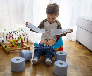 Jak nauczyć dziecko podcierania się? Pedagożka radzi: zacznij od tych trzech zabaw