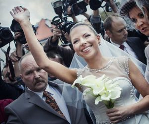 Porównaliśmy suknie ślubne córek prezydentów