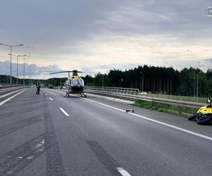 Groźny wypadek na drodze ekspresowej S1. Motocyklista zabrany śmigłowcem LPR do szpitala