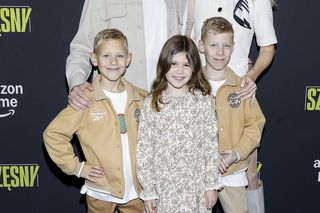 Premiera filmu Szczęsny. Tomasz Kot z synem, brata piłkarza z rodziną i Quebonafide z partnerką [GALERIA]